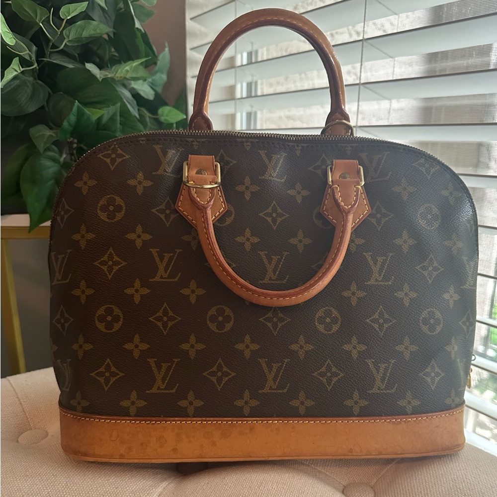 Louis Vuitton Monogram Alma Bag - 100% Authentic - BA0917